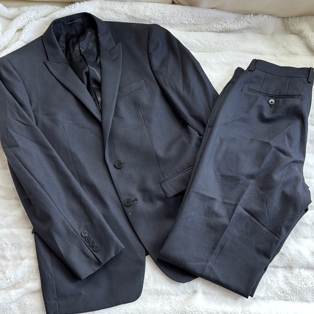 2 piece  - 40R Jacket - 34*30 pants - Black on black stripes.USED Men's Suit